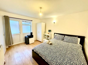 1 en-suite with private entrance & free parking